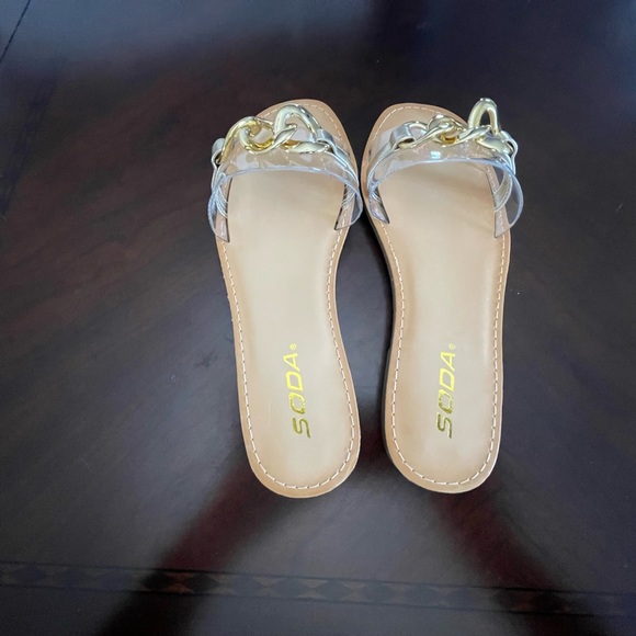 Soda Women's Gold Chain Slide Transparent Sandals Size 7.5 Summer Beach Vacation - Picture 4 of 6